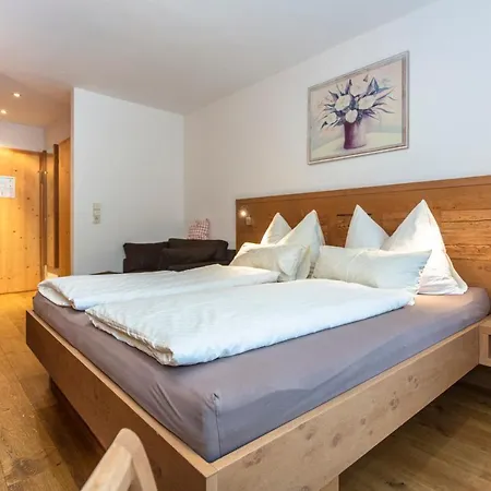 Brandstatthof 3*
