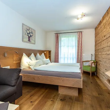 Brandstatthof 3*
