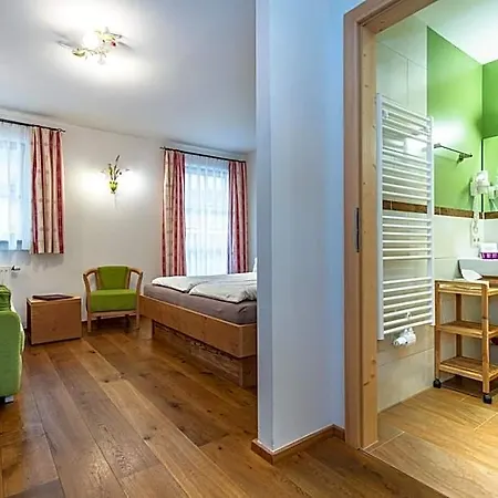 Brandstatthof 3*